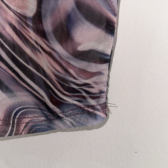 Y2K marble swirl patterned mesh tee - Picture 3 of 6